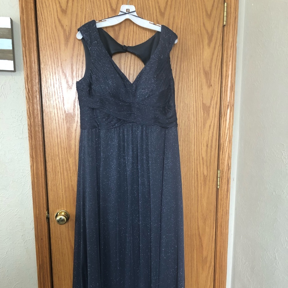 Women’s Gown Pleated Bodice sz18 NWT PROM/WEDDING
